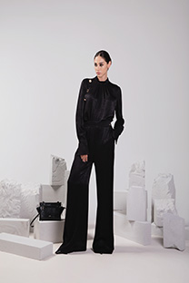 Tiffany Production Bluza dugih zvonastih rukava sa visokom kragnom i ukrasnim dugmićima