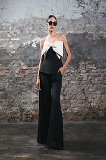 Top sa ukrasnom mašnom i kopčanjem pozadi Tiffany Production