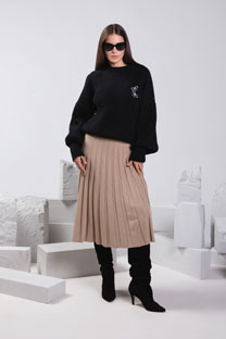 Tiffany Production Pleteni džemper sa ukrasnim brošem