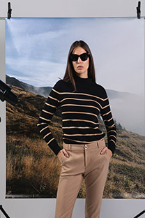 Tiffany Production Ženski prugasti džemper dugih rukava sa visokom kragnom