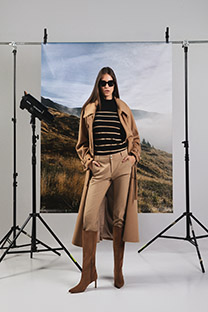 Ženski prugasti džemper dugih rukava sa visokom kragnom Tiffany Production