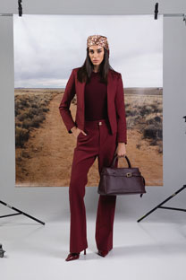 Tiffany Production Ženski kratki sako bez kopčanja sa kragnom i reverima