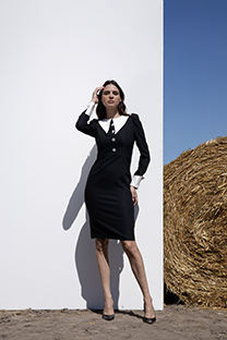 Tiffany Production Midi haljina dugih rukava sa kontrastnom kragnom i ukrasnim dugmićima