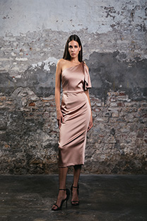 Midi haljina na jedno rame sa brošem Tiffany Production