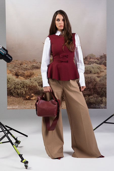 Top sa naglašenim strukom i ukrasnim mašnama Tiffany Production