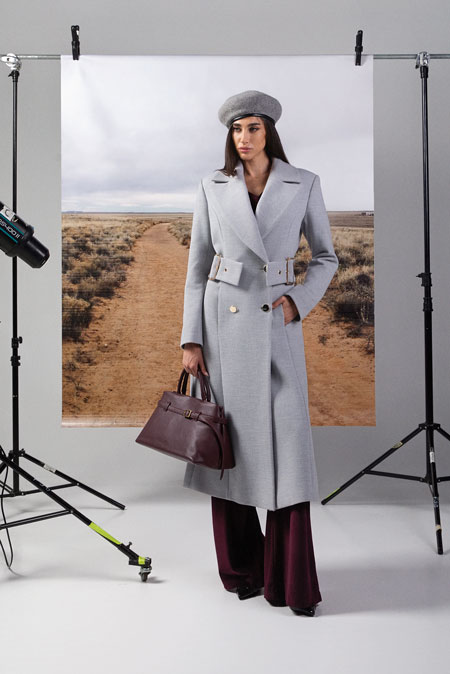 Elegantni dugi kaput sa zlatnim detaljima Tiffany Production