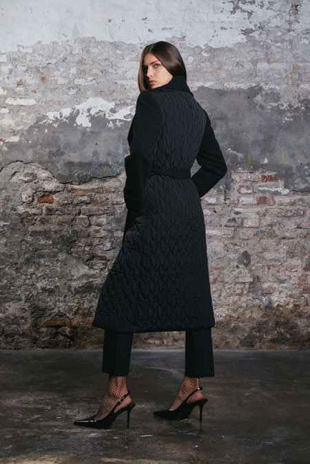 Ženska duga jakna sa pojasom i prošivenim detaljima Tiffany Production