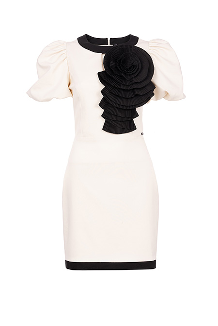 Mini haljina sa naglašenim rukavima i ukrasnim cvetom Tiffany Production