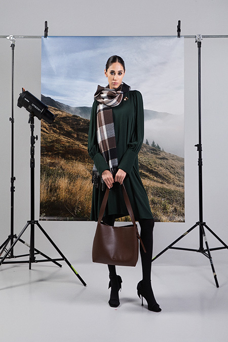 Haljina dugih rukava sa brošem od 100% viskoze Tiffany Production