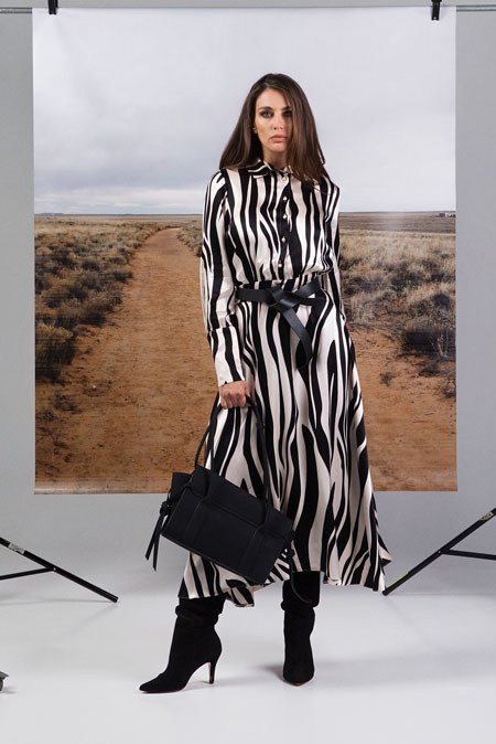 Tiffany Production Midi haljina dugih zvonastih rukava u dezenu