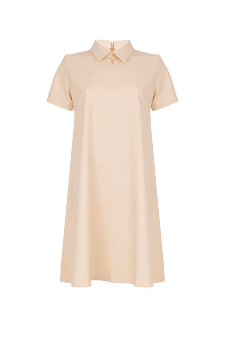 Tiffany Production Haljina A kroja sa kragnom i brošem